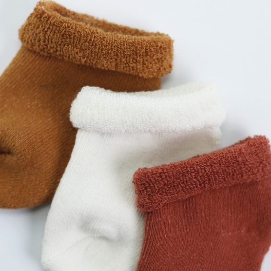 Lot de 3 petites chaussettes pour la valise maternité